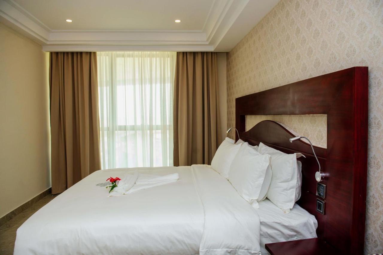 El Doria Hotel Lome Bagian luar foto
