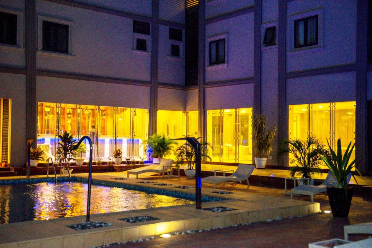 El Doria Hotel Lome Bagian luar foto