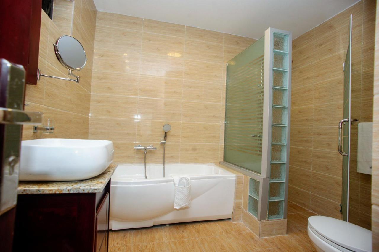 El Doria Hotel Lome Bagian luar foto