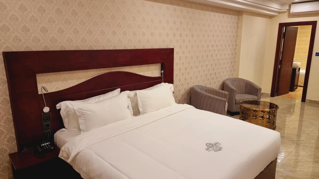 El Doria Hotel Lome Bagian luar foto