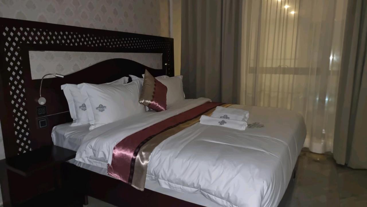 El Doria Hotel Lome Bagian luar foto