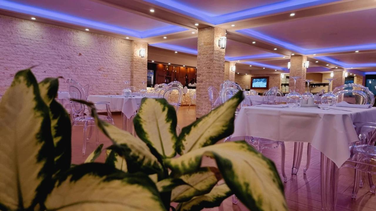 El Doria Hotel Lome Bagian luar foto