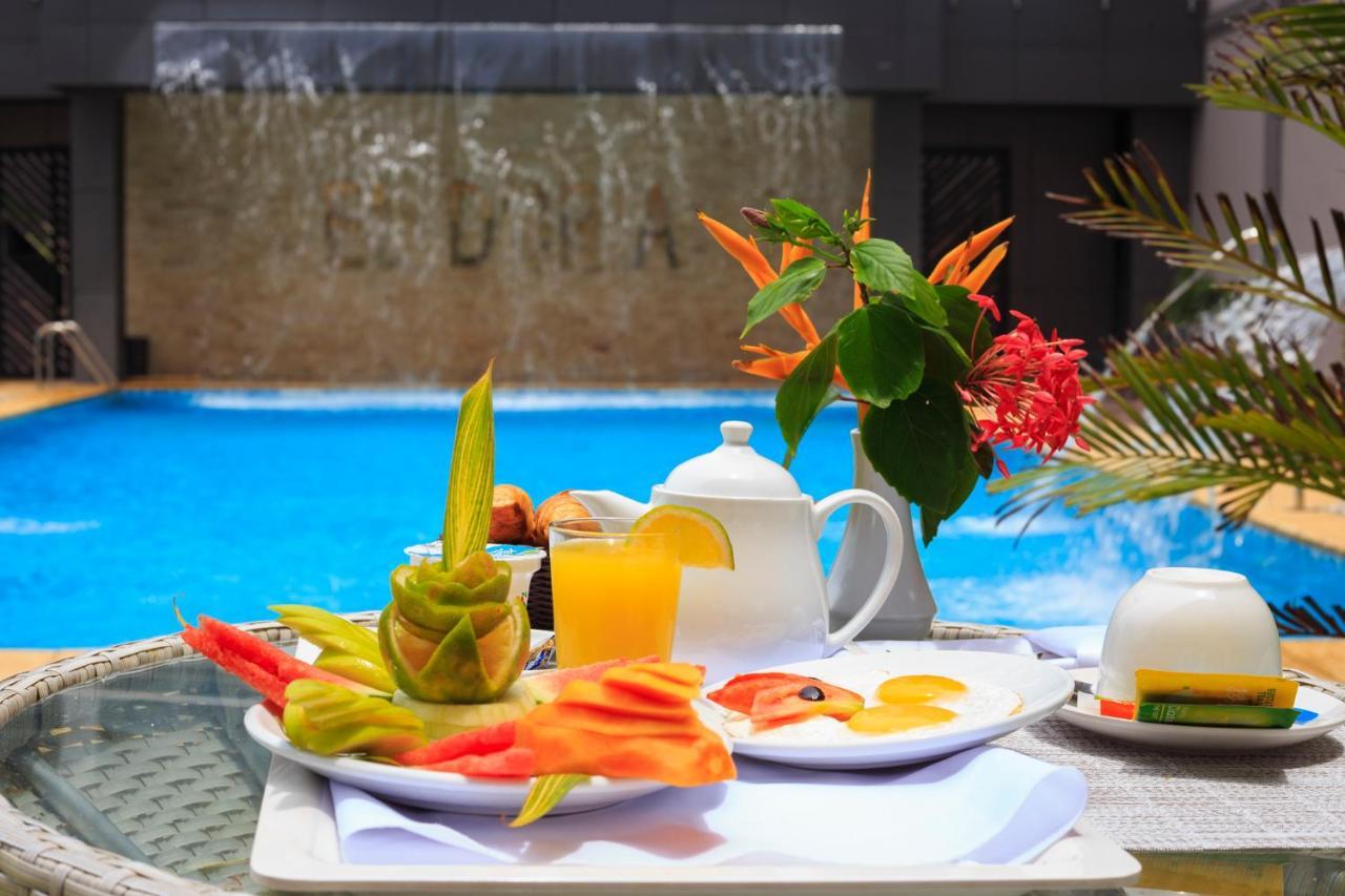 El Doria Hotel Lome Bagian luar foto