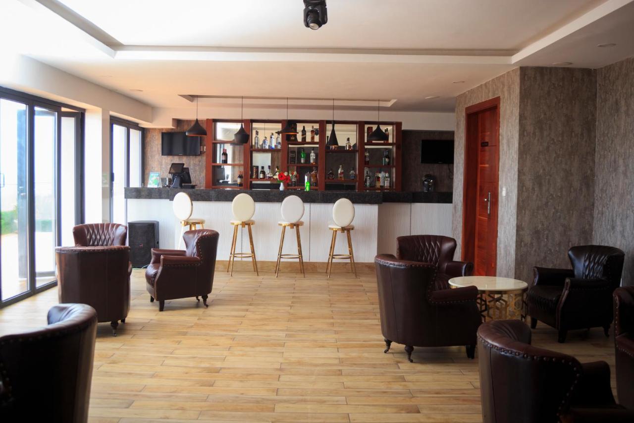 El Doria Hotel Lome Bagian luar foto