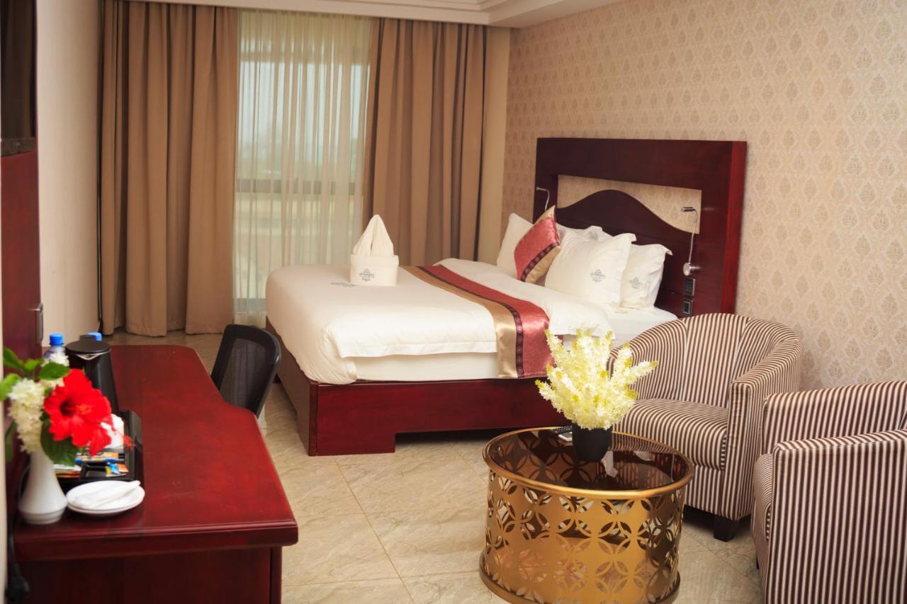 El Doria Hotel Lome Bagian luar foto